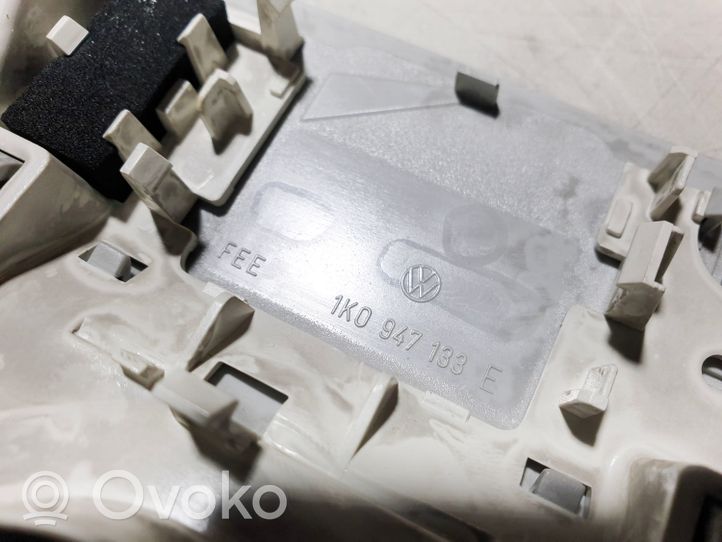 Volkswagen PASSAT B7 Luz del asiento delantero 1K0947105