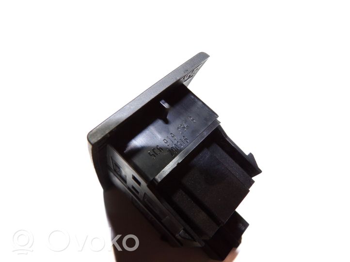 Volkswagen Jetta VI Hazard light switch 5C6953509B