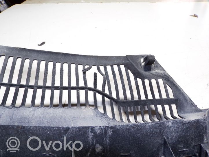 Volkswagen Golf V Maskownica / Grill / Atrapa górna chłodnicy 1K5853651