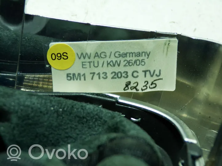 Volkswagen Golf Plus Vaihteenvalitsimen kehys verhoilu muovia 5M1713203C
