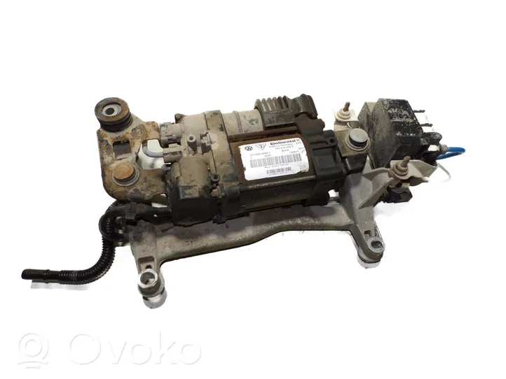 Volkswagen Touareg II Air suspension compressor/pump 7P0616006F