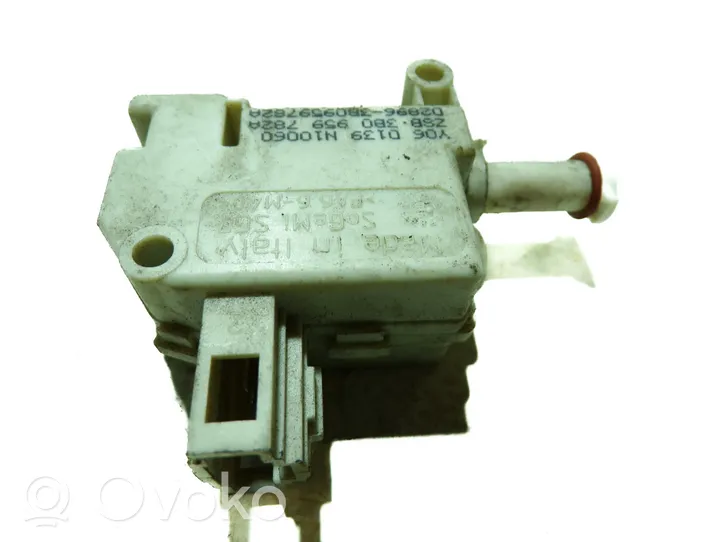 Audi A6 S6 C6 4F Serratura del tappo del serbatoio del carburante 3B0959782A