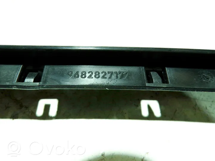 Citroen C5 Etuoven lasin muotolista 9682827177