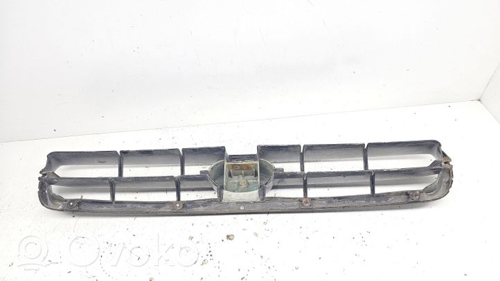 Subaru Legacy Grille calandre supérieure de pare-chocs avant 