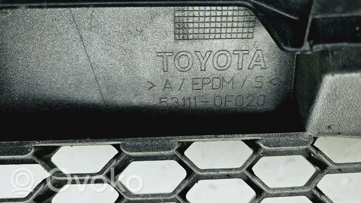 Toyota Corolla Verso AR10 Grille calandre supérieure de pare-chocs avant 531110F020