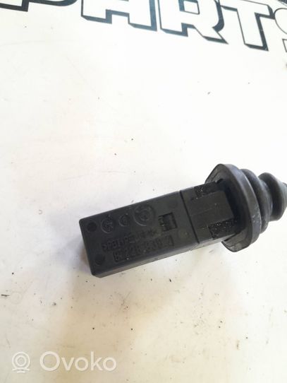 BMW X3 E83 Serratura del tappo del serbatoio del carburante 8228939