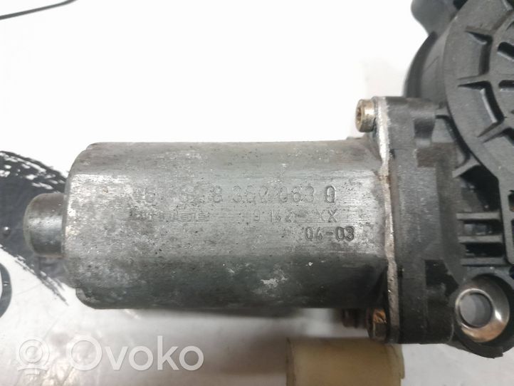 BMW X5 E53 Moteur de lève-vitre de porte avant 8362063