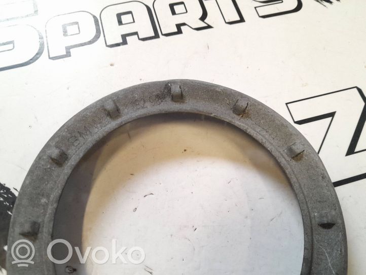 BMW 3 E46 Anello/dado di bloccaggio della vite della pompa del carburante nel serbatoio 11829042