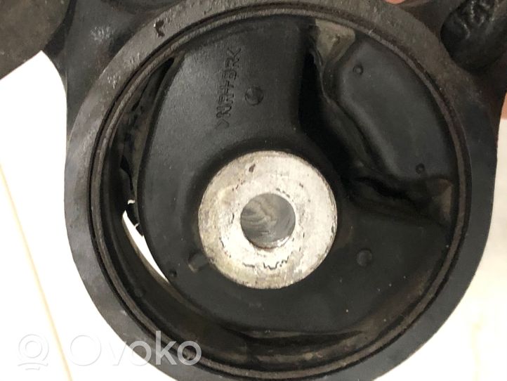 Toyota Verso Supporto della scatola del cambio AV91687