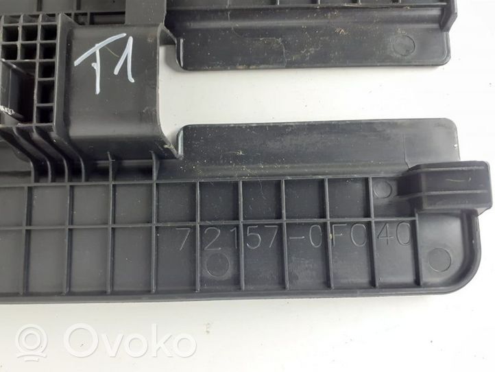 Toyota Verso Sliding door rail trim 721570F040