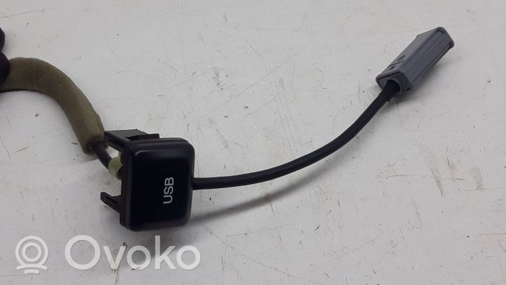 Honda CR-V Gniazdo / Złącze USB 