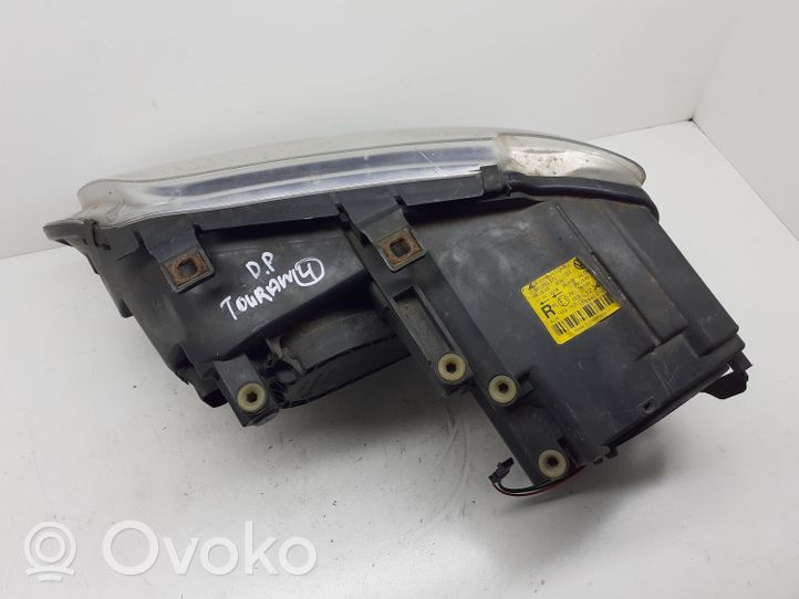 Volkswagen Touran I Lampa przednia 1T0941032D