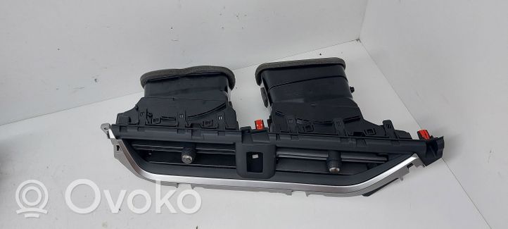 Lexus UX Dysze / Kratki środkowego nawiewu deski rozdzielczej 5567076030