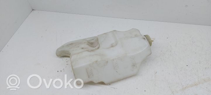 Honda CR-V Windshield washer fluid reservoir/tank 