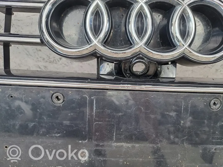 Audi A8 S8 D5 Etupuskurin ylempi jäähdytinsäleikkö 4N0853651L