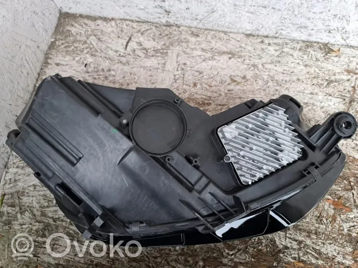 Audi A4 S4 B9 8W Lampa przednia 8W0941033D