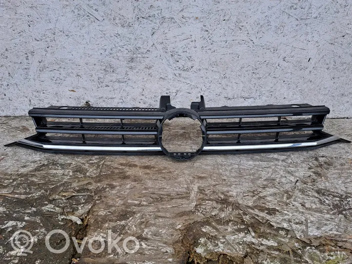 Volkswagen Touran III Grille calandre supérieure de pare-chocs avant 5TA853653B