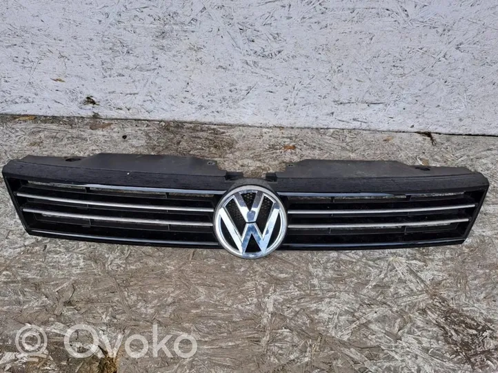 Volkswagen Jetta VI Grille calandre supérieure de pare-chocs avant 5C6853655