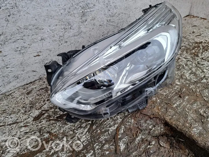 Ford S-MAX Lampa przednia 90076249