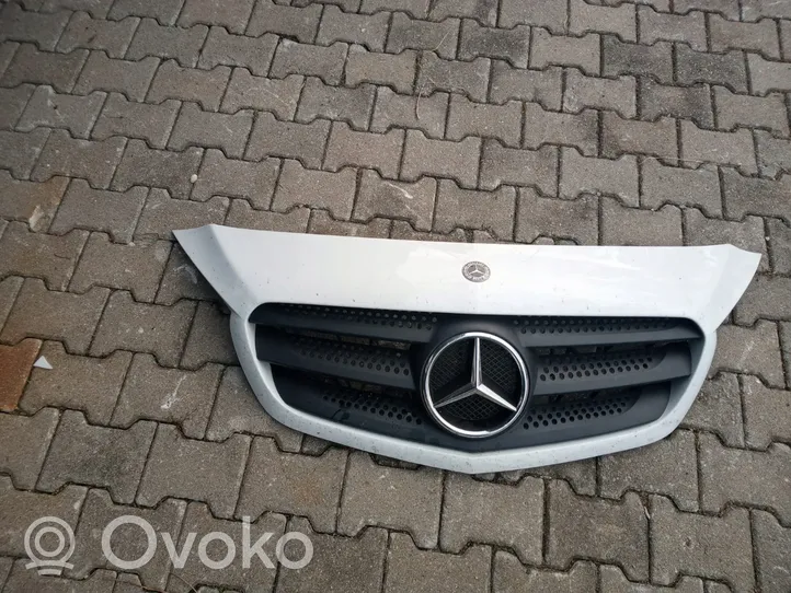 Mercedes-Benz Citan W415 Grotelės viršutinės 4158880023