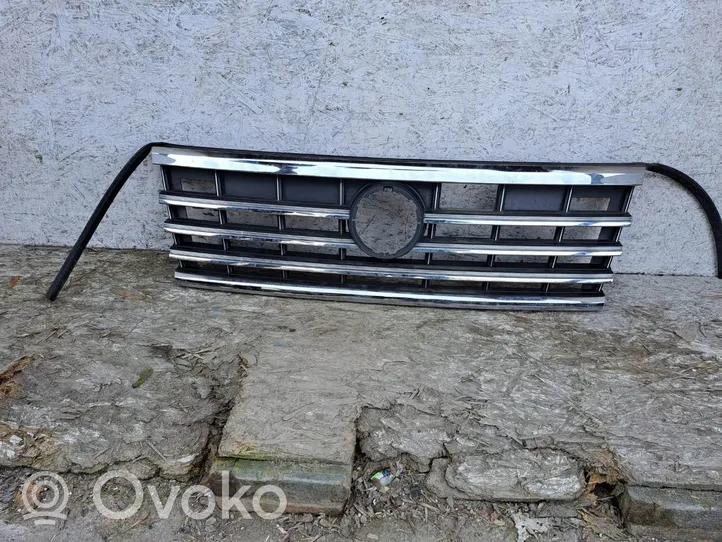 Volkswagen Touareg III Grotelės priekinės 760853651L