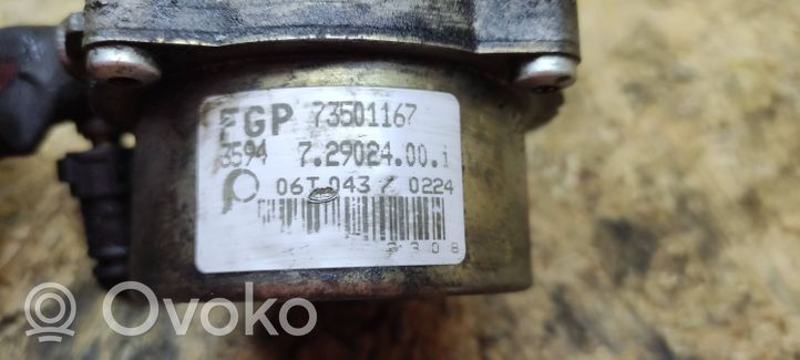 Opel Corsa C Pompa podciśnienia 73501167