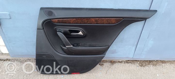 Volkswagen PASSAT CC Rivestimento del pannello della portiera posteriore 3C8867068A