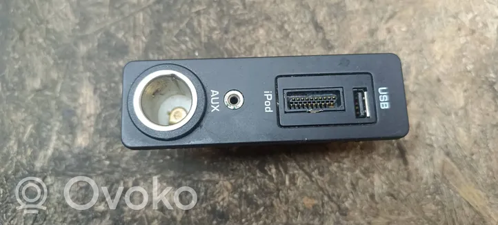 Jaguar XF X250 Prise interface port USB auxiliaire, adaptateur iPod 8X2319C166AB
