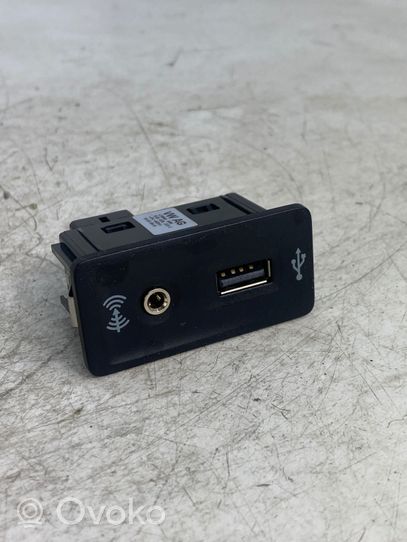 Volkswagen Golf Sportsvan Connettore plug in USB 5G0035222C