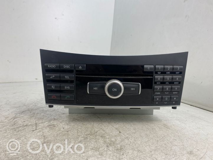 Mercedes-Benz E W212 Radio/CD/DVD/GPS-pääyksikkö A2129003908