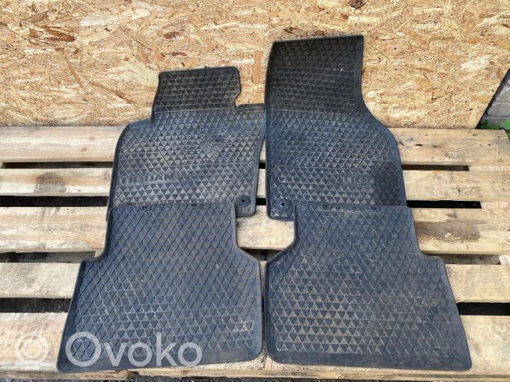 Volkswagen Tiguan Kit tapis de sol auto 5N1061502