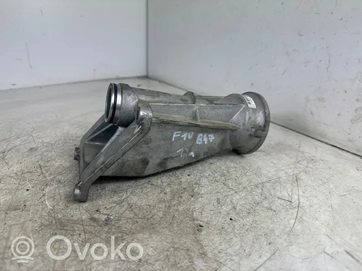 BMW 5 F10 F11 Vetoakselin tukilaakerin kiinnike 7600690