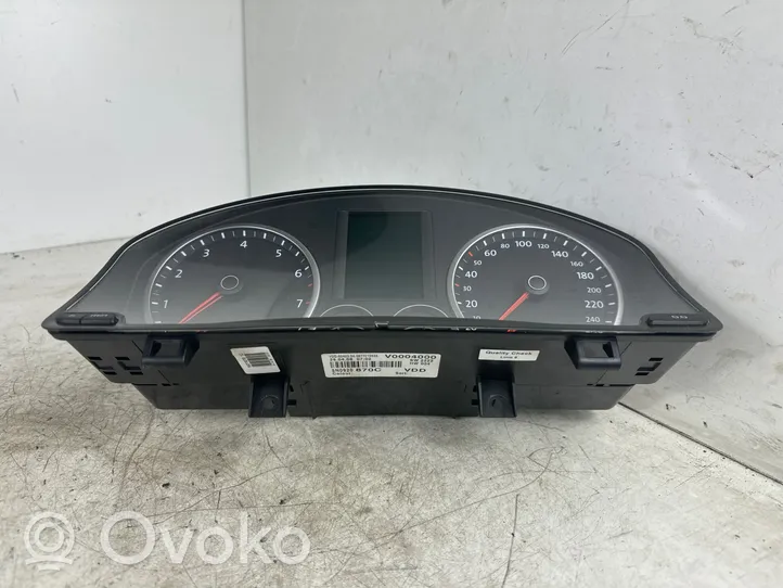 Volkswagen Tiguan Speedometer (instrument cluster) 5N0920870C