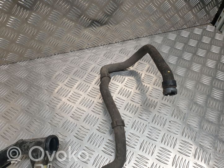 Citroen C3 Moottorin vesijäähdytyksen putki/letku 9684589080