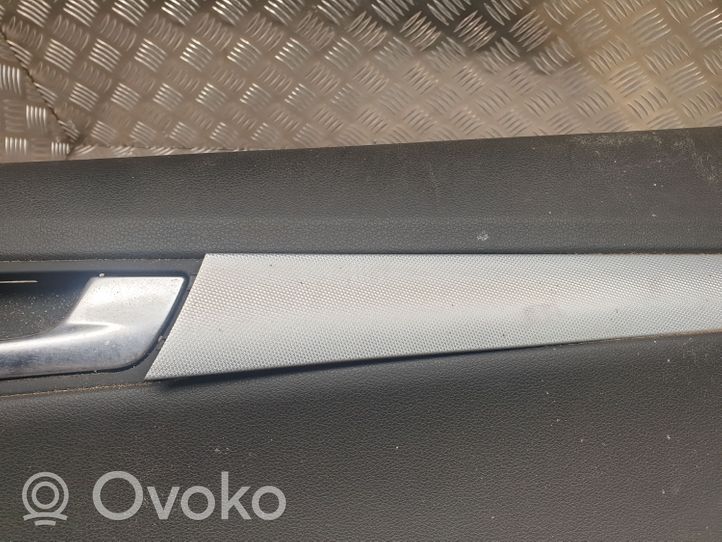 Audi Q5 SQ5 Takaoven verhoilu 8R0867306B