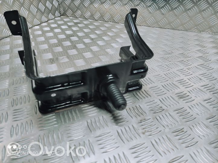 Audi A4 S4 B8 8K Staffa di montaggio della batteria 8K0802715