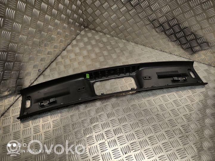 Volkswagen Eos Rivestimento della console di illuminazione installata sul rivestimento del tetto 1Q0867390