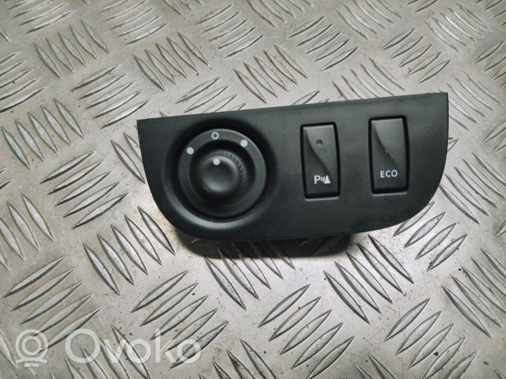 Dacia Sandero Wing mirror switch 255704649R