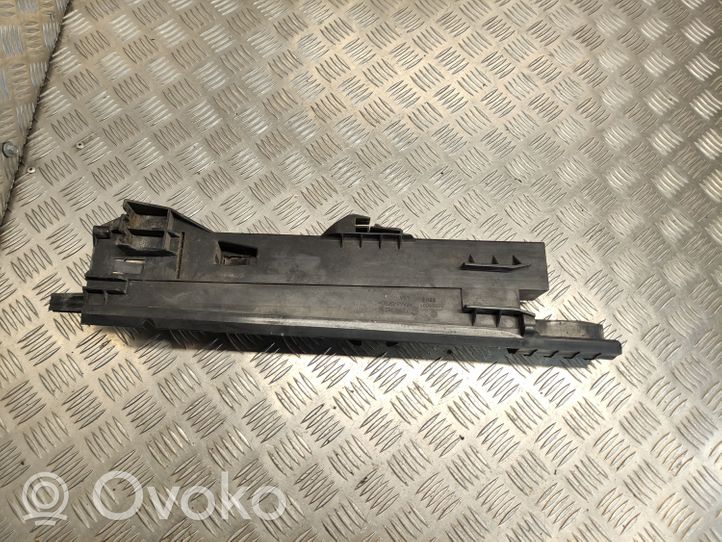 BMW X5 E70 Boczny panel mocowania chłodnicy 7799762