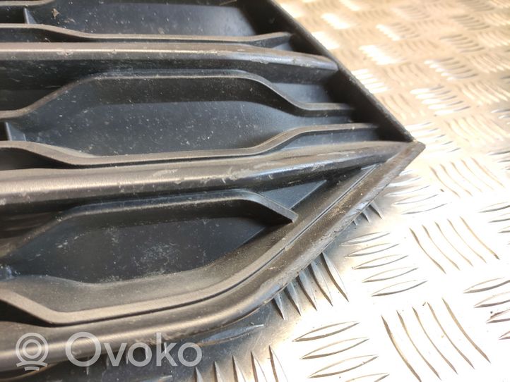 Volkswagen T-Roc Maskownica / Grill / Atrapa górna chłodnicy 2GA853651E