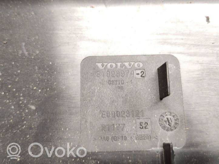 Volvo V40 Dangtis akumuliatoriaus dėžės 31328974