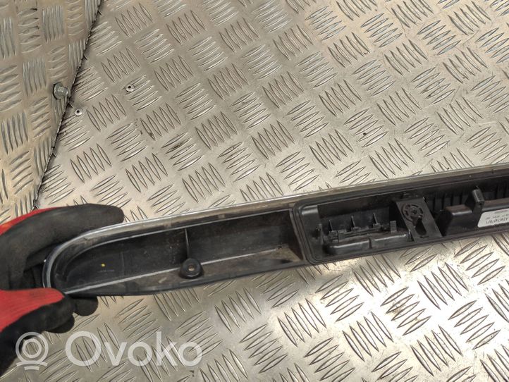 Mercedes-Benz B W246 W242 Takaluukun rekisterikilven valon palkki A2467401601