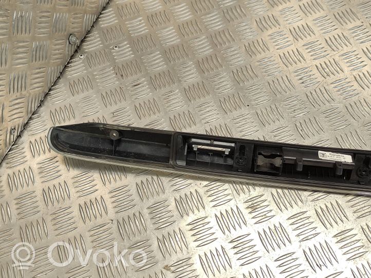 Mercedes-Benz B W246 W242 Takaluukun rekisterikilven valon palkki A2467405700