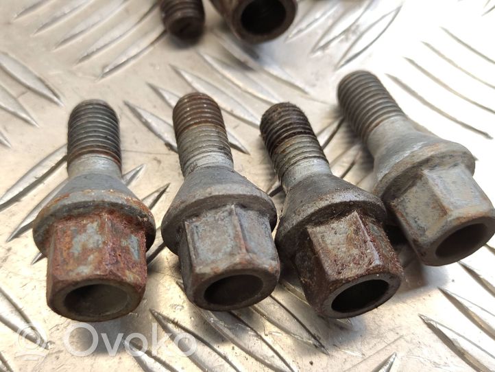 Renault Zoe Nuts/bolts 