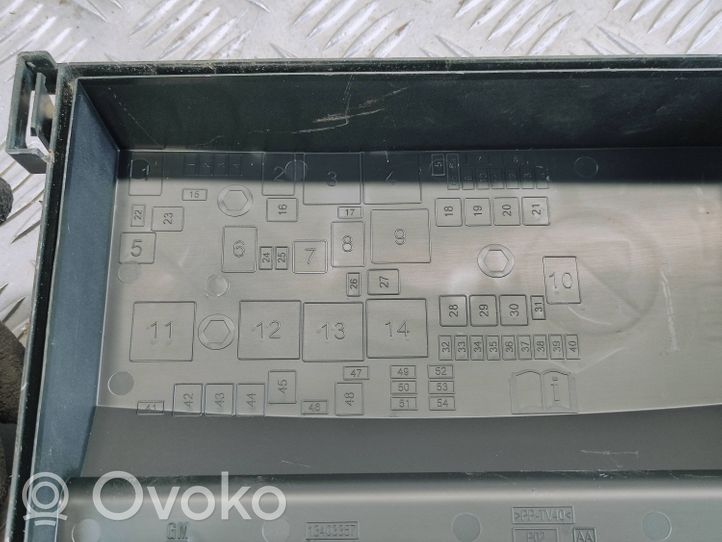 Opel Zafira C Fuse box cover 13403357