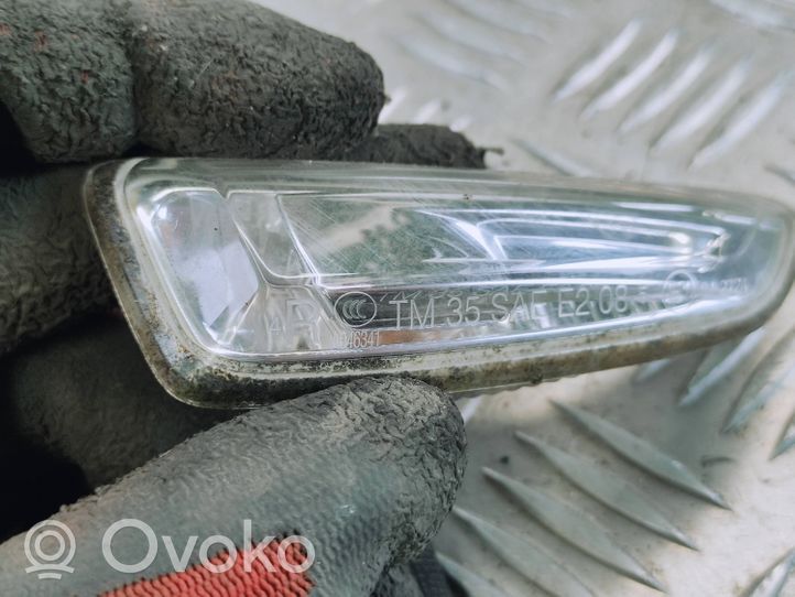 Opel Zafira C Front fender indicator light 13273104