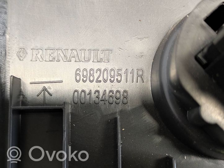 Renault Captur Boczny element deski rozdzielczej 698209511R