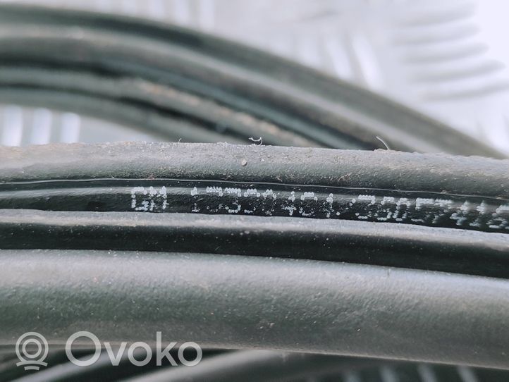 Opel Zafira C Trunk rubber seal (body) 75330434