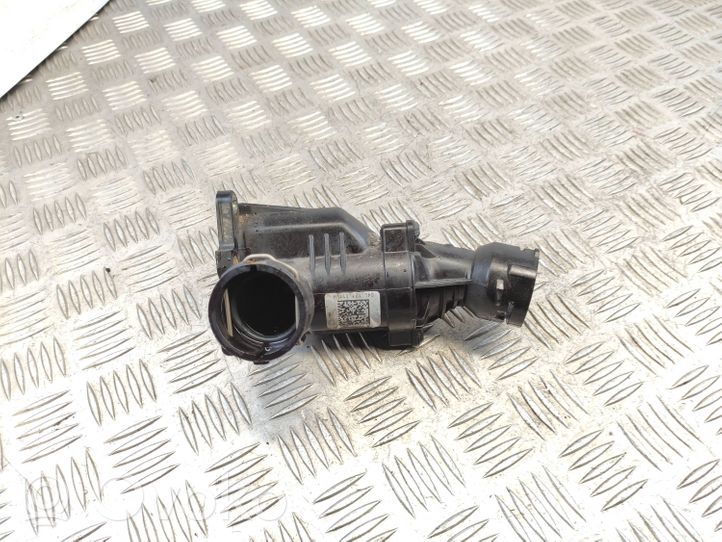 Audi A3 S3 8V Termostato/alloggiamento del termostato 04L121111H