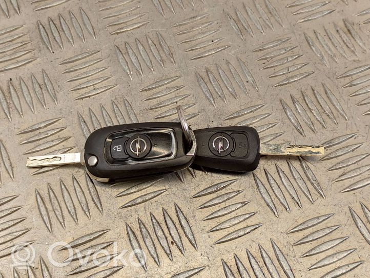 Opel Astra K Ignition key/card 